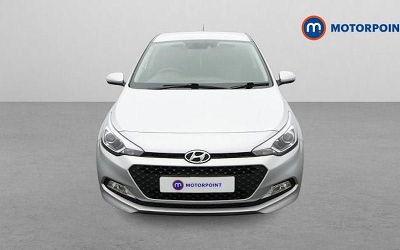 Used Hyundai i20 Premium 84 HP (61 kW) 2018 Silver Hatchback