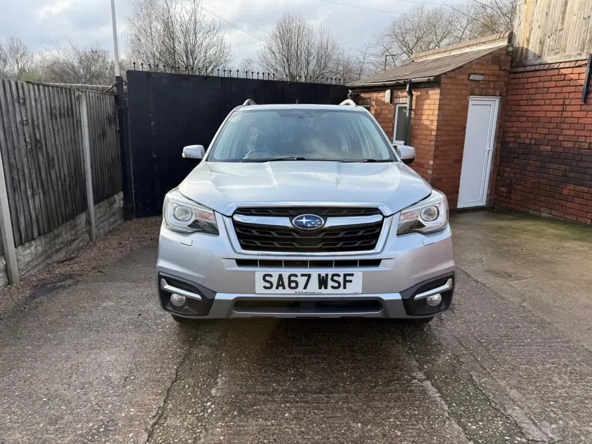Usado Subaru Forester Premium 147 HP (108 kW) 2017 Prateado SUV