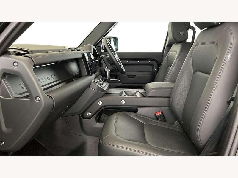 Used Land Rover Defender SE Dynamic 249 HP (183 kW) 2024 Black SUV