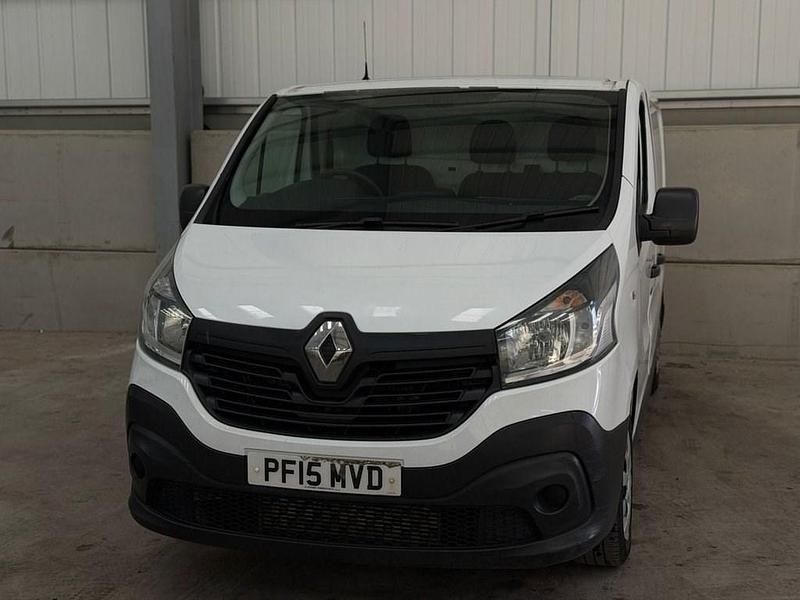 Used Renault Trafic Business 115 HP (84 kW) 2015 White MPV