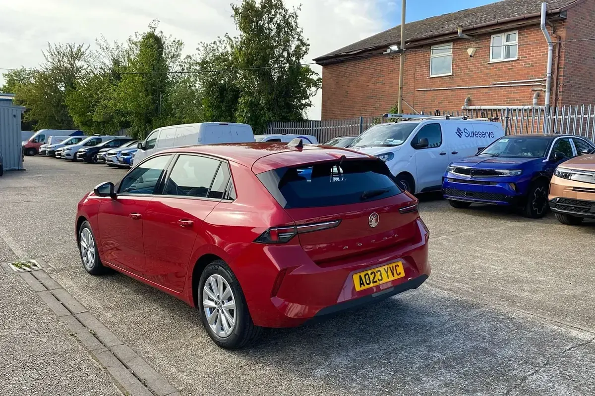 Used Vauxhall Astra Design Edition 130 HP (95 kW) 2023 Red Hatchback
