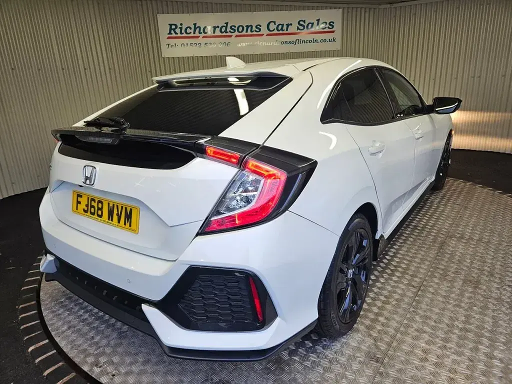 Used Honda Civic Sport 126 HP (92 kW) 2018 White Hatchback