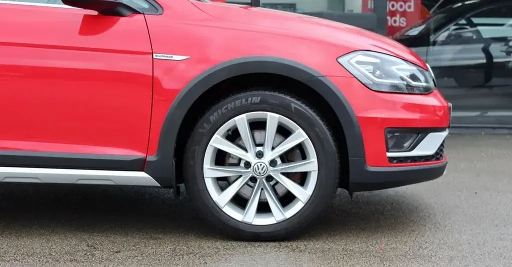 Used VW Golf Alltrack S 184 HP (135 kW) 2017 Red Estate