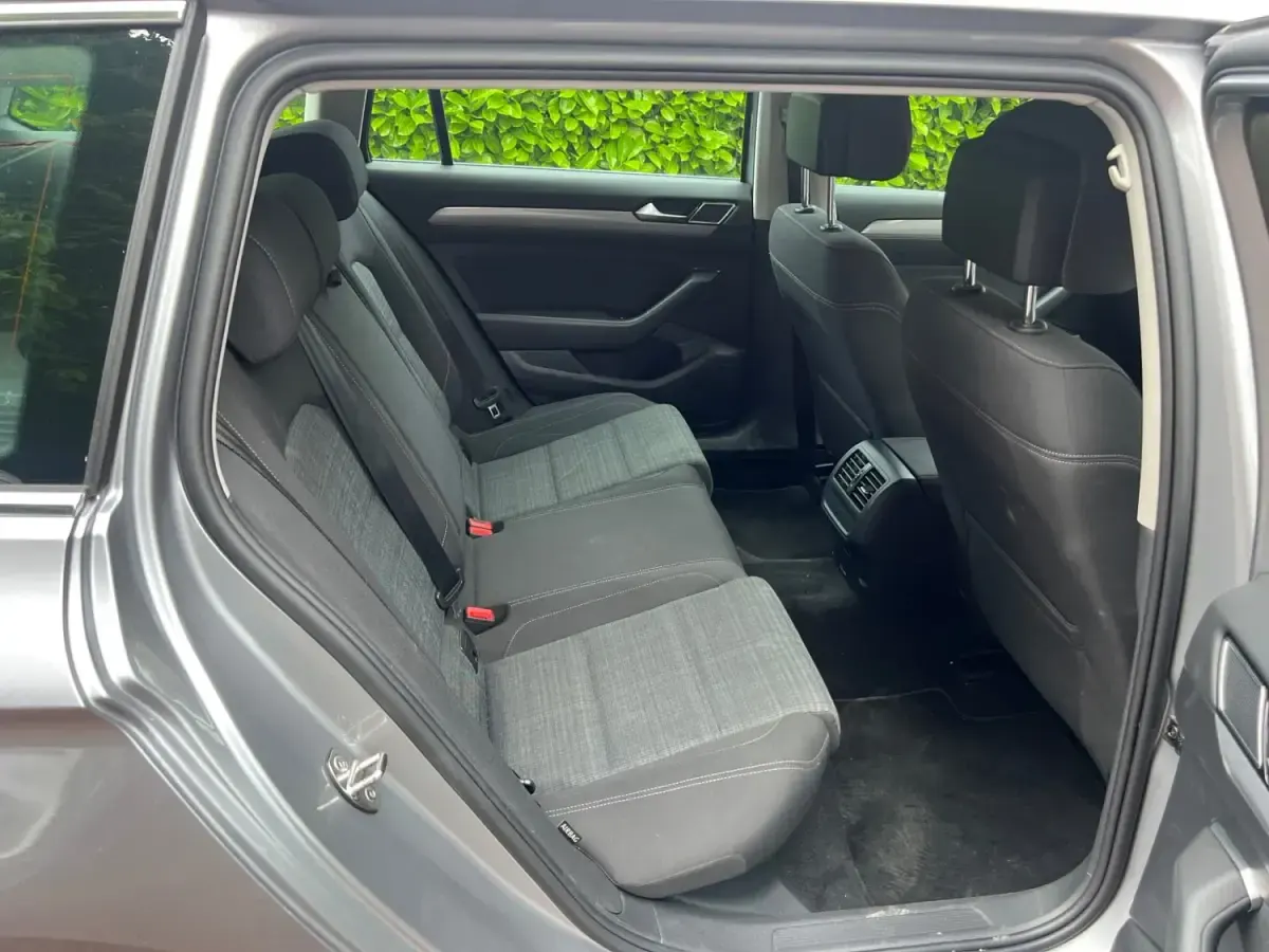 Używany VW Passat SE 150 KM (110 kW) 2019 Srebrny Kombi
