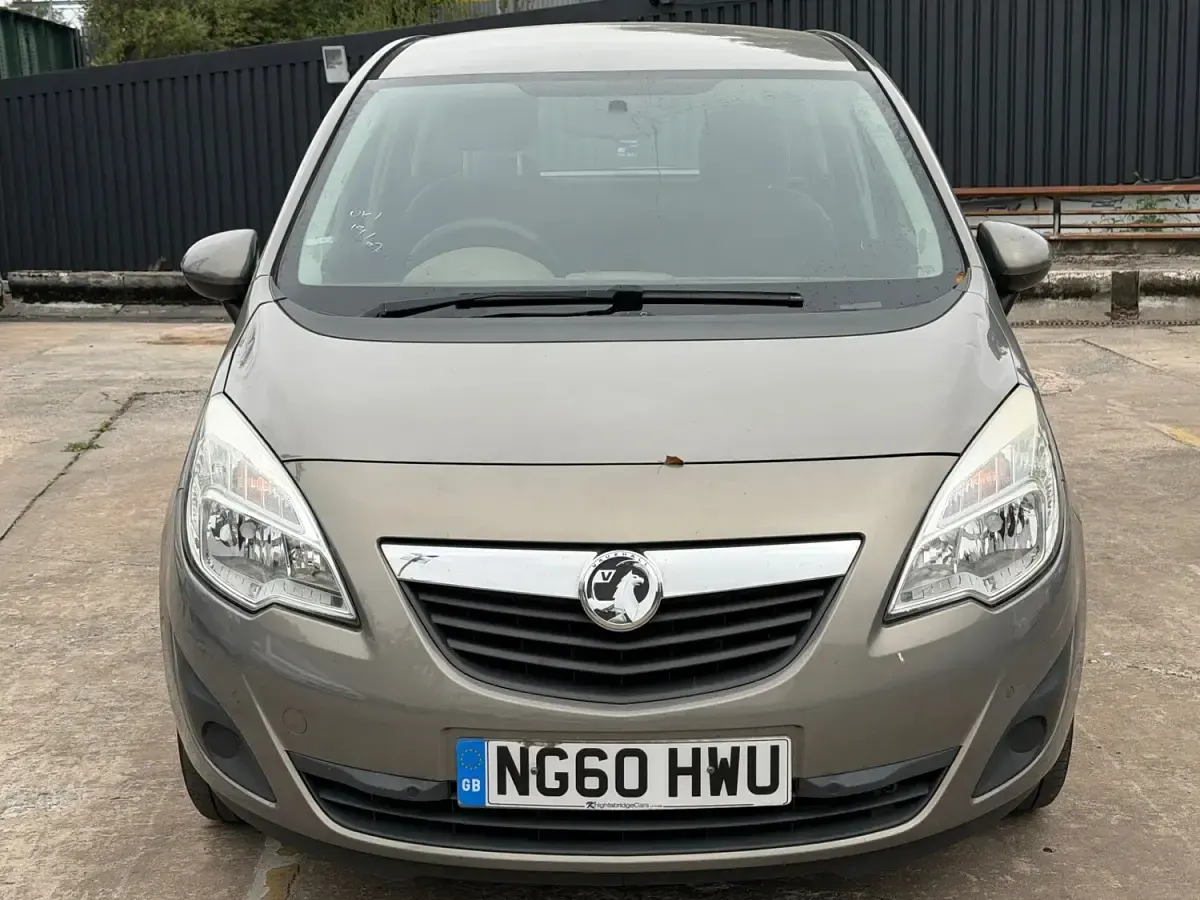Used Vauxhall Meriva 100 HP (73 kW) 2011 Brown MPV