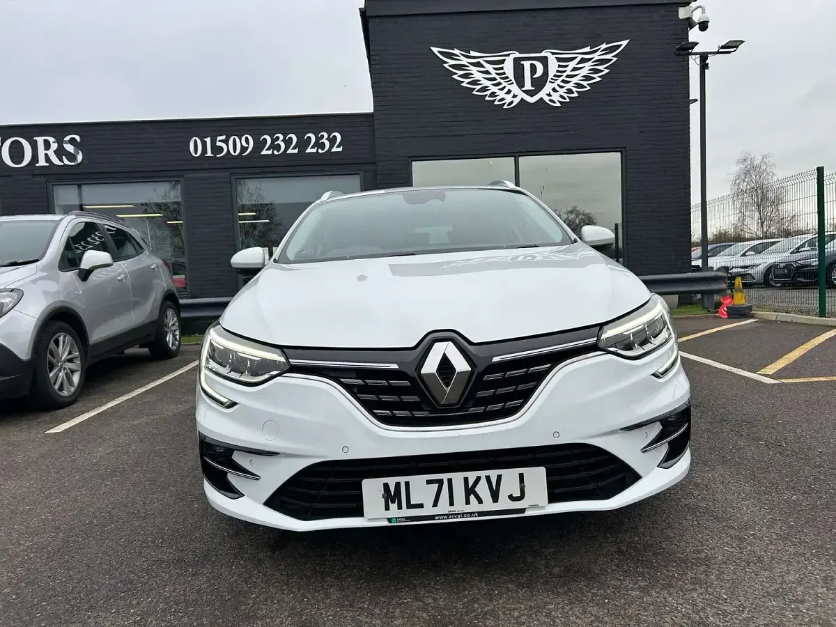 Used Renault Mégane GrandTour Iconic 2021 White Estate