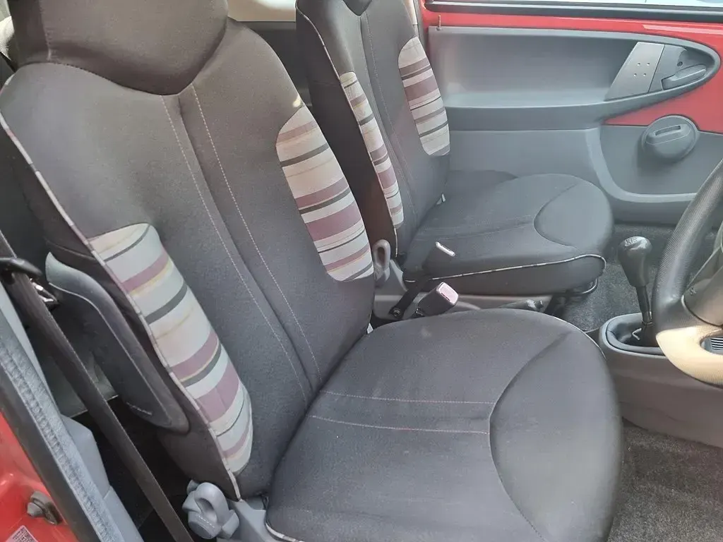 Usado Citroën C1 VTR Sport 68 HP (50 kW) 2009 Vermelho Citadino