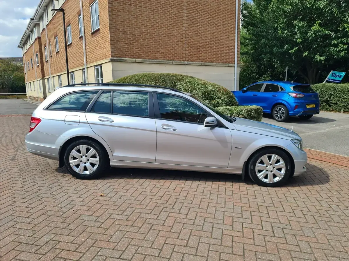 Used Mercedes C220 Executive 168 HP (123 kW) 2011 Silver Estate