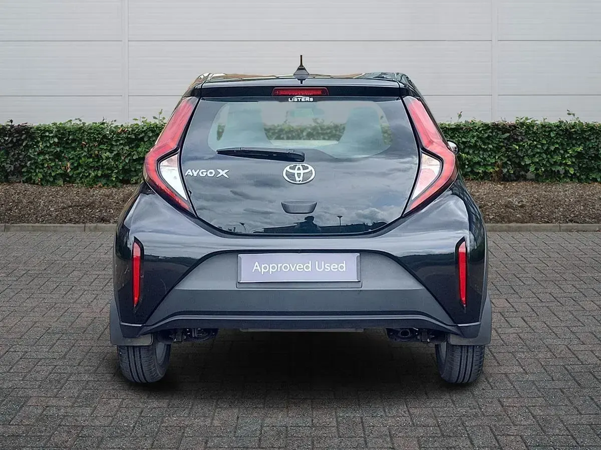 Used Toyota Aygo X PURE 72 HP (52 kW) 2024 Black SUV