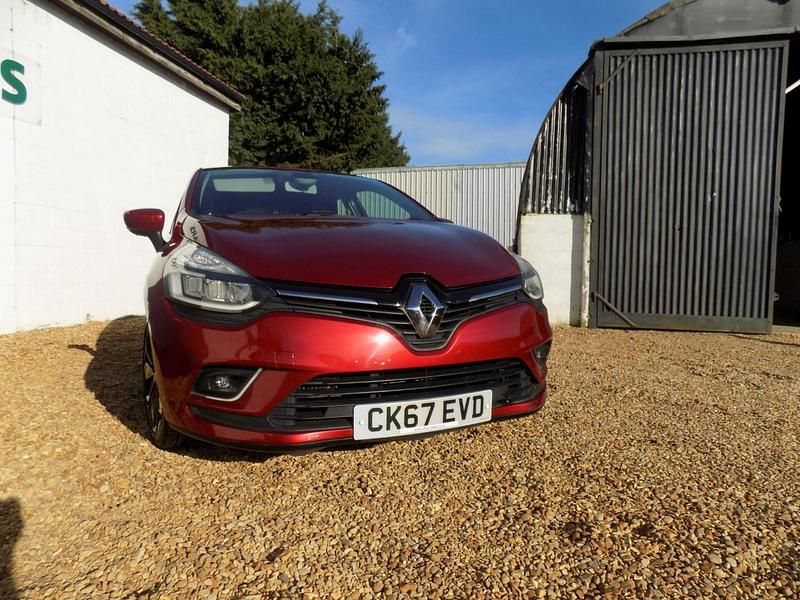Used Renault Clio IV Dynamique 90 HP (66 kW) 2017 Red Hatchback