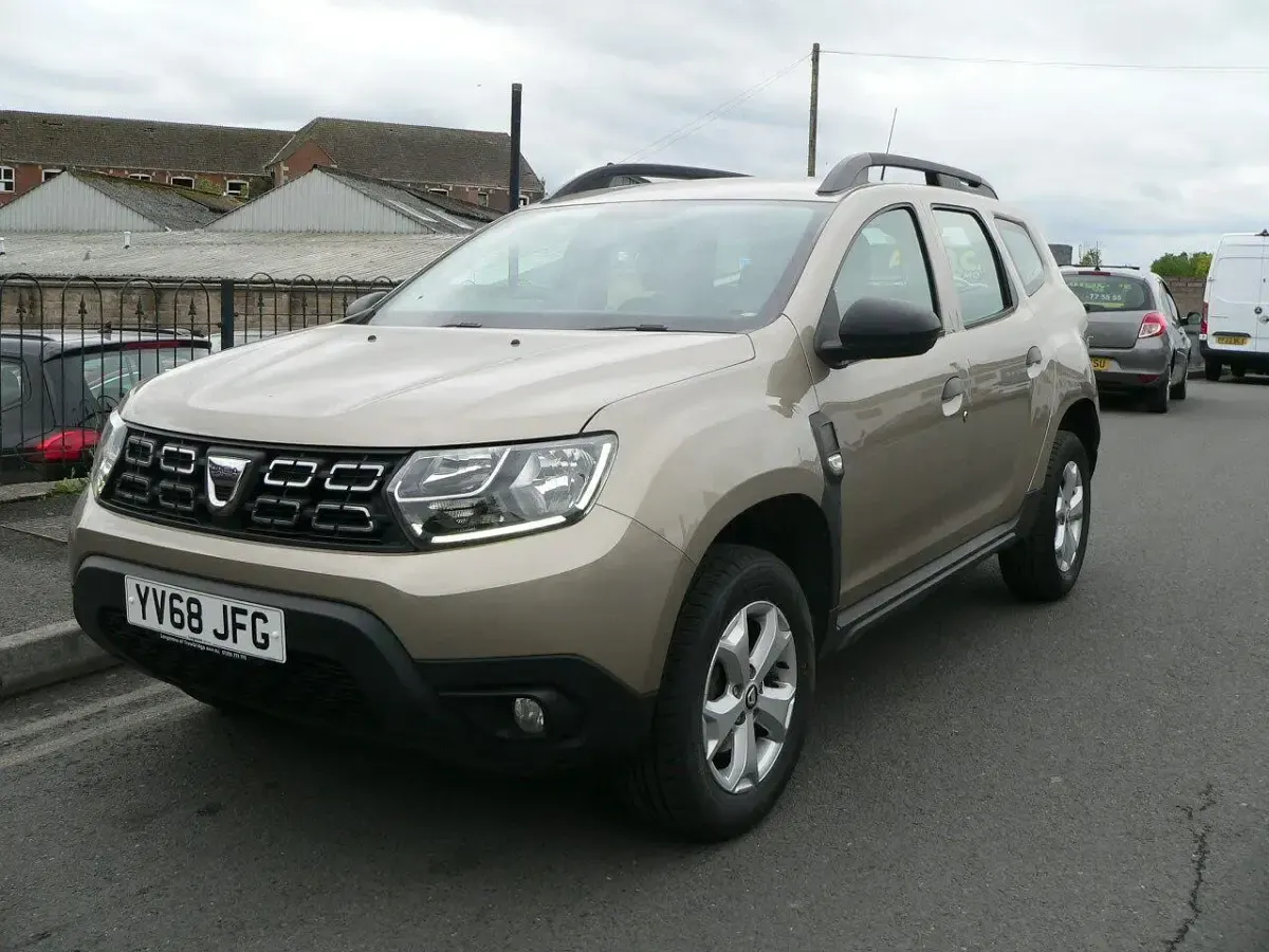 Usado Dacia Duster Essentiel 114 HP (83 kW) 2019 Bege SUV