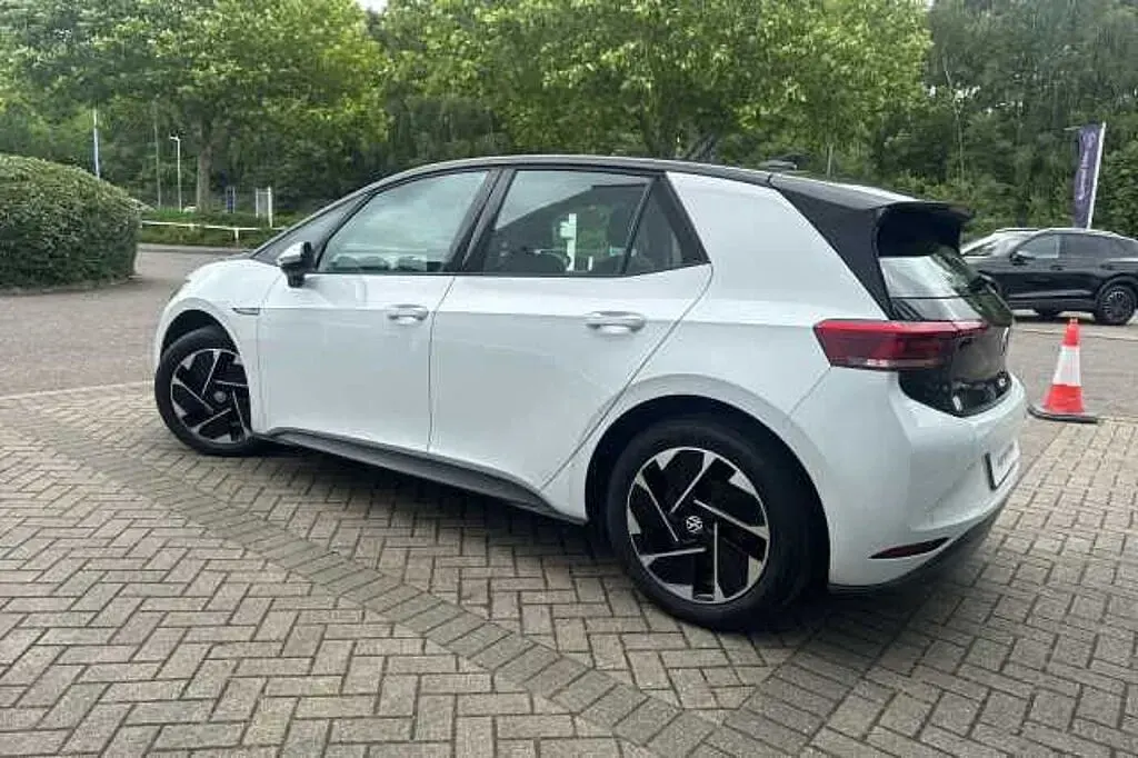 Used VW ID.3 Pro Performance 150 kW (204 HP) 2022 White Hatchback