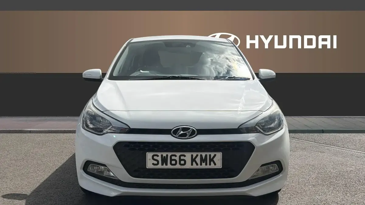 Used Hyundai i20 SE 84 HP (61 kW) 2016 White Hatchback