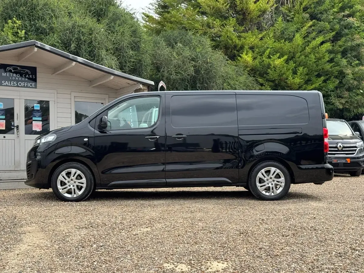 Used Vauxhall Vivaro Elite 100 kW (136 HP) 2022 Black MPV