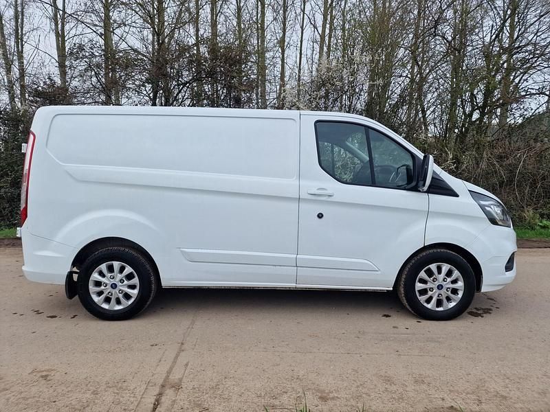 Used Ford Transit Custom Limited 185 HP (136 kW) 2021 White Van