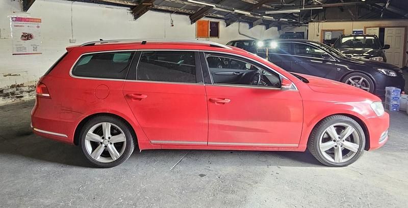 Used VW Passat Sportline 105 HP (77 kW) 2011 Red Estate