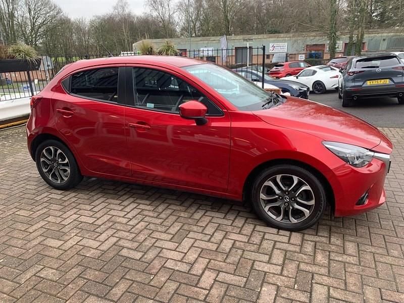 Used Mazda 2 Inclusive 115 HP (84 kW) 2015 Red Hatchback
