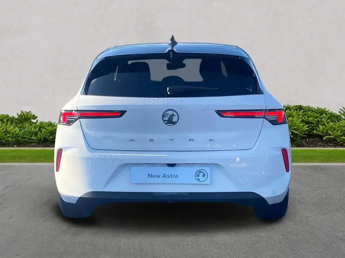 Ny Vauxhall Astra S 130 HK (95 kW) 2026 Vit Halvkombi