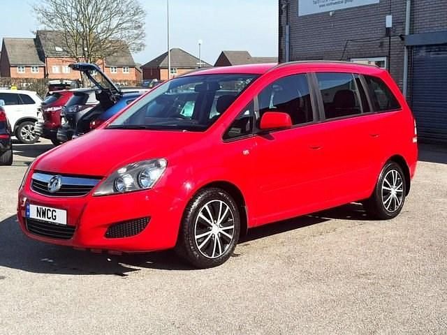 Used Vauxhall Zafira 115 HP (84 kW) 2013 Red MPV