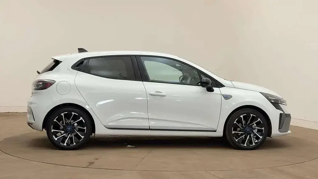 Used Renault Clio V Esprit Alpine 143 HP (105 kW) 2024 White  Hatchback