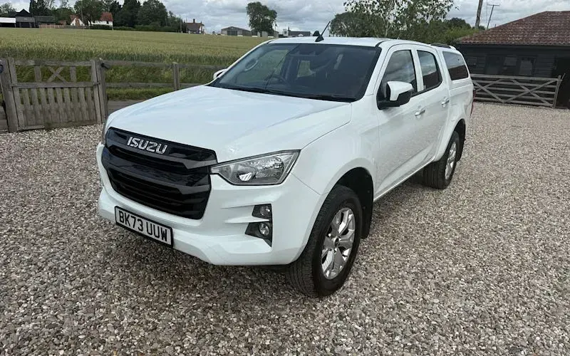 Used Isuzu D-Max 165 HP (121 kW) 2024 Cabriolet