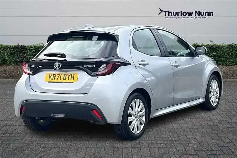 Second-hand Toyota Yaris Hybrid 116 CP (85 kW) 2021 Argintiu Hatchback