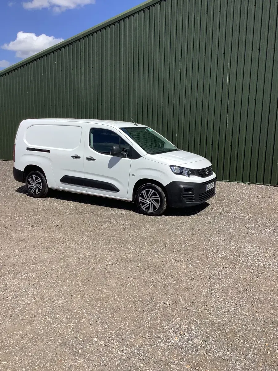 Used Peugeot Partner Premium 131 HP (96 kW) 2021 White MPV