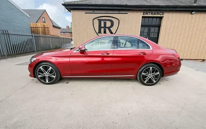 Usado Mercedes C220 Sport Edition 194 HP (142 kW) 2019 Vermelho Sedan