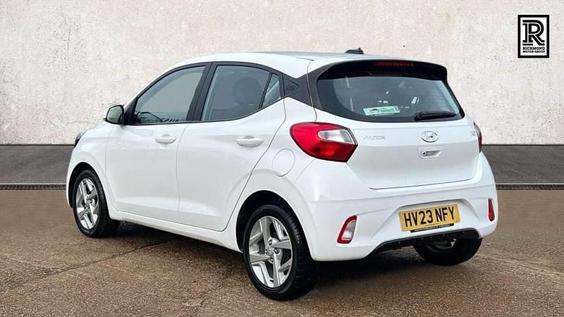 Used Hyundai i10 SE 67 HP (49 kW) 2023 White Hatchback