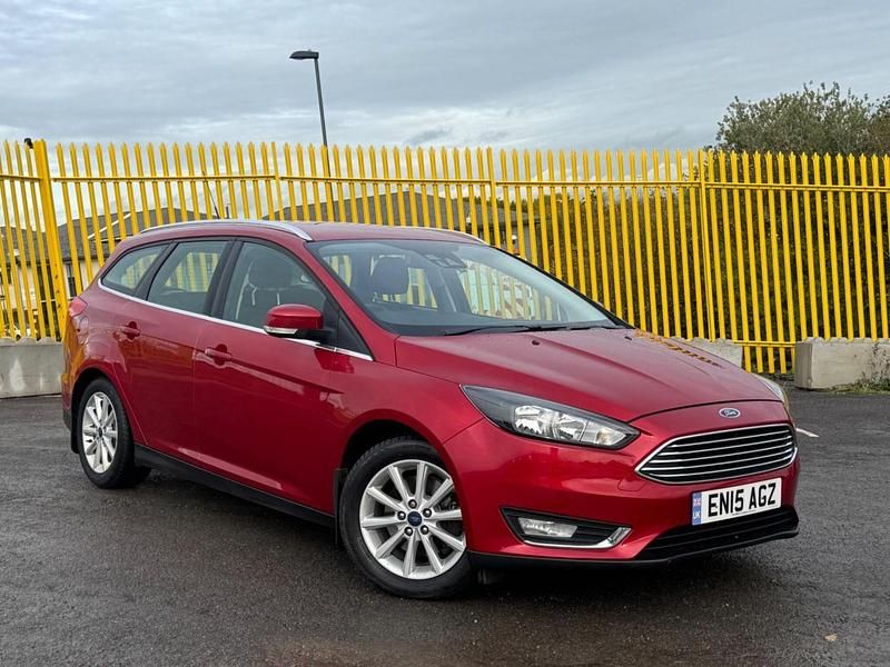 Used Ford Focus Titanium 150 HP (110 kW) 2015 Red Estate
