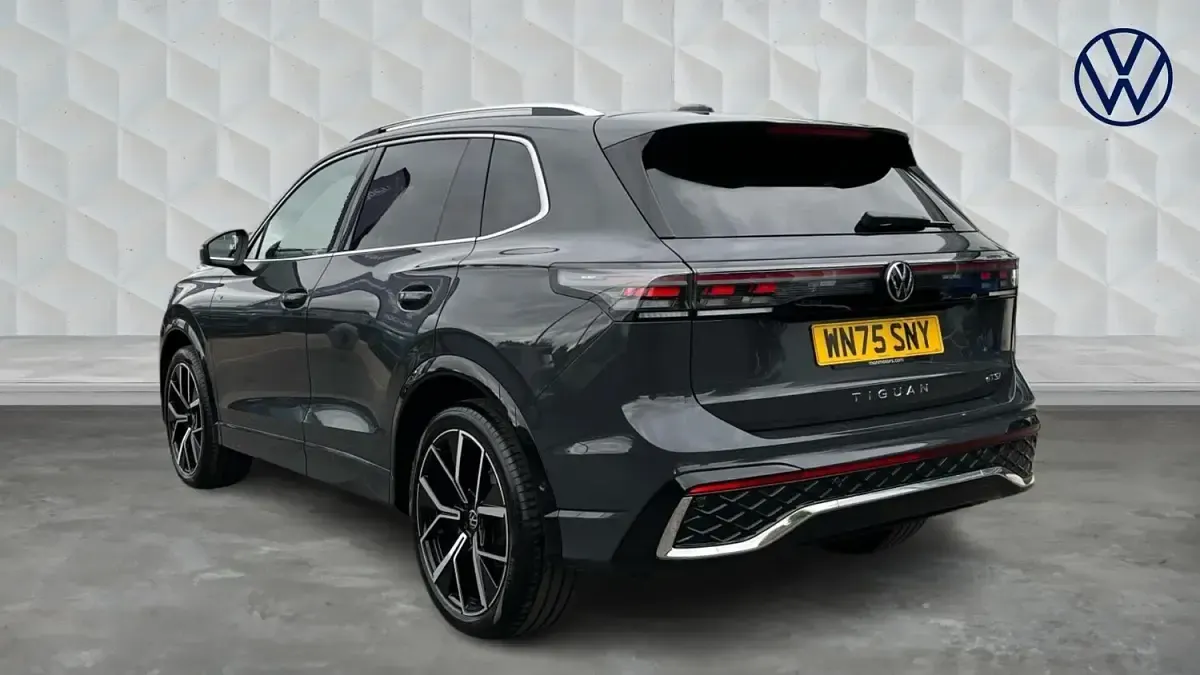 Używany VW Tiguan R-line 150 KM (110 kW) 2025 Szary SUV