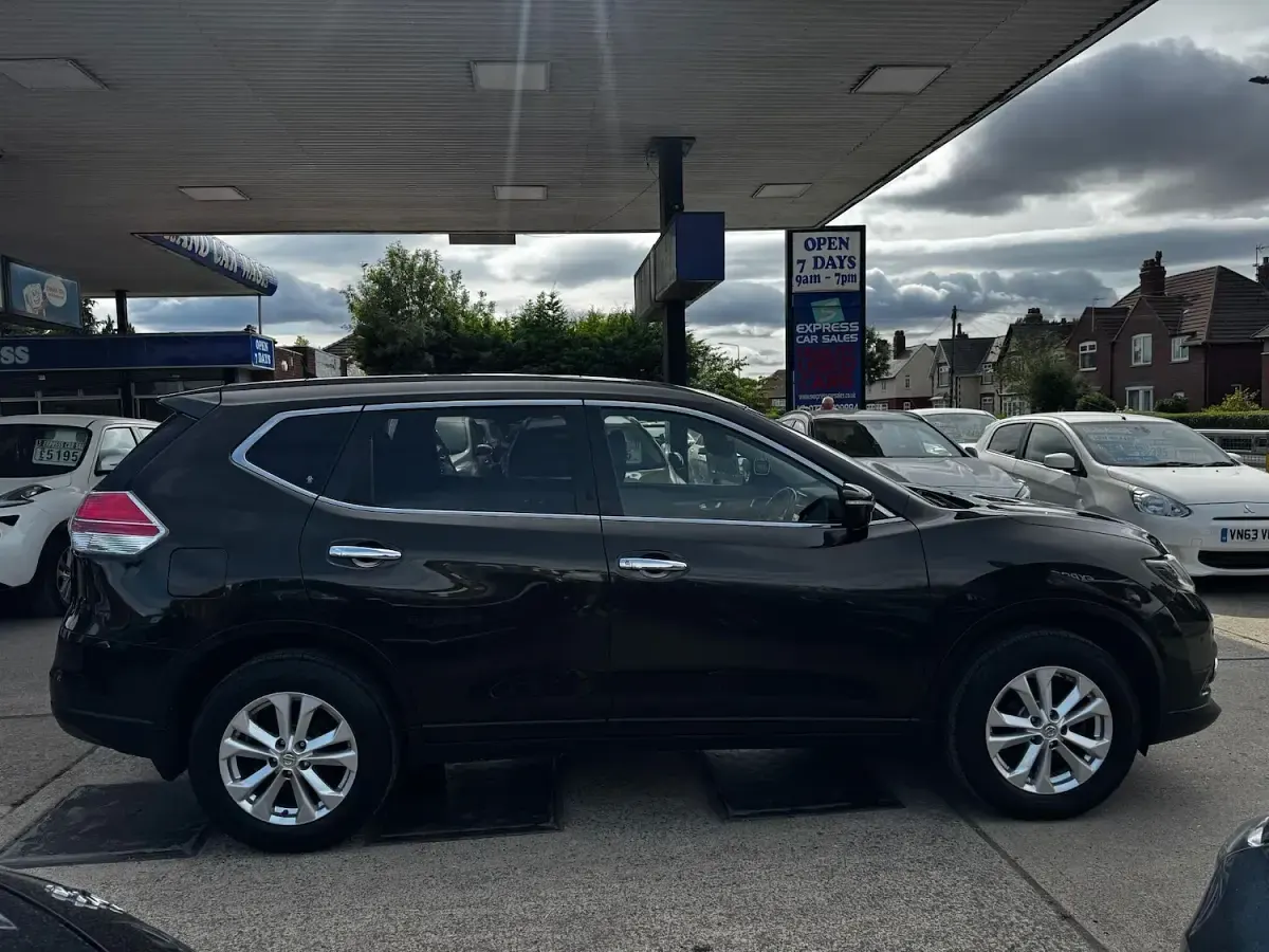 Used Nissan X-Trail Acenta 130 HP (95 kW) 2016 Green SUV