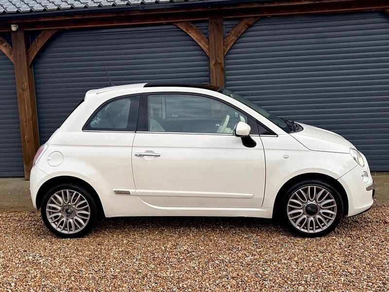 Used Fiat 500 Lounge 69 HP (50 kW) 2015 White Hatchback