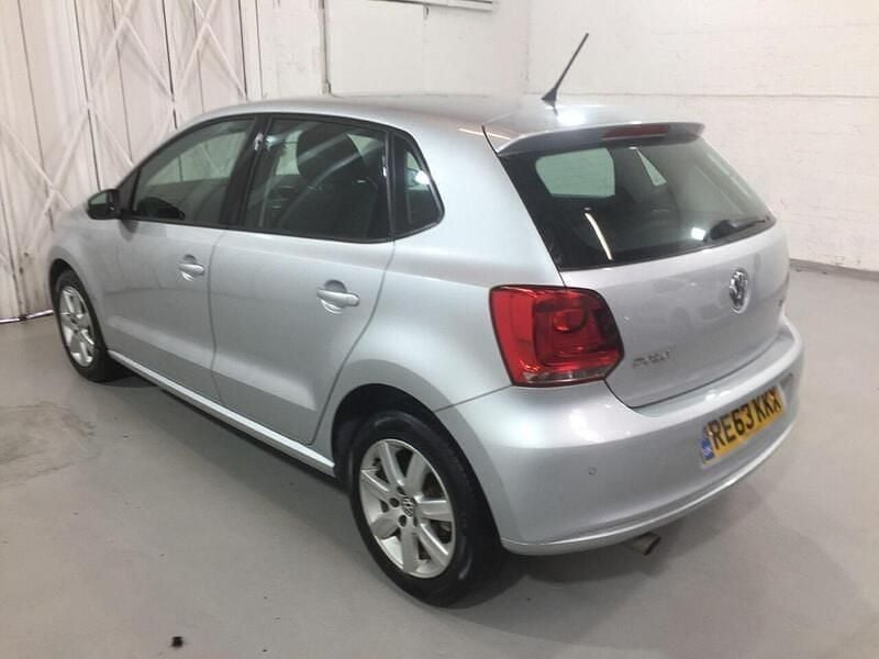 Usado VW Polo SE 90 HP (66 kW) 2013 Prateado Citadino