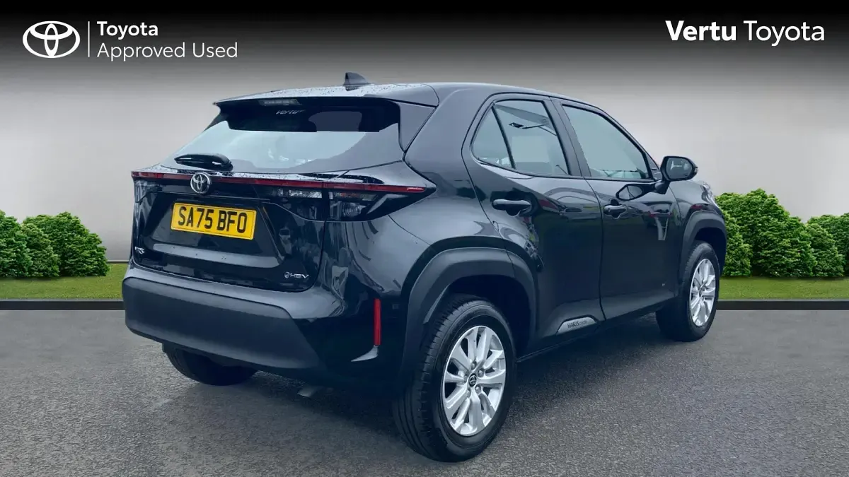 Used Toyota Yaris Hybrid 116 HP (85 kW) 2025 Eclipse black (metallic paint) Estate