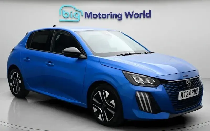 Used Peugeot 208 Allure 101 HP (74 kW) 2024 Hatchback