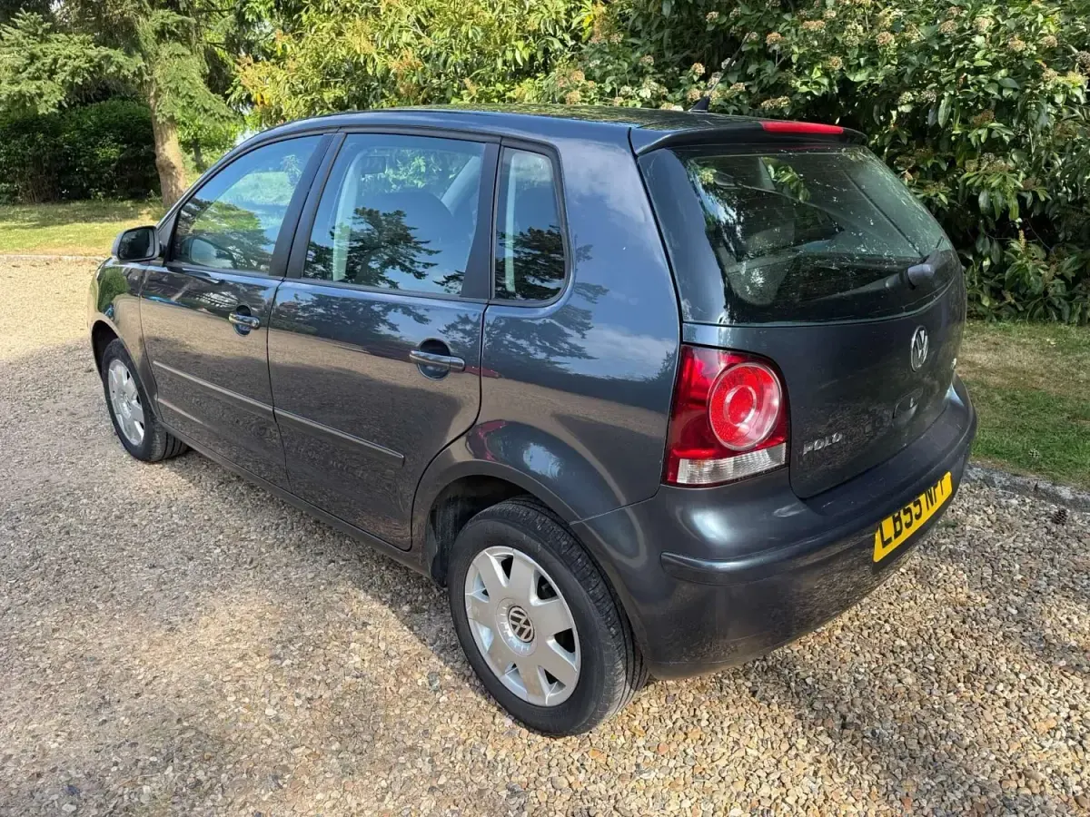 Begagnad VW Polo S 2005 Grå Halvkombi