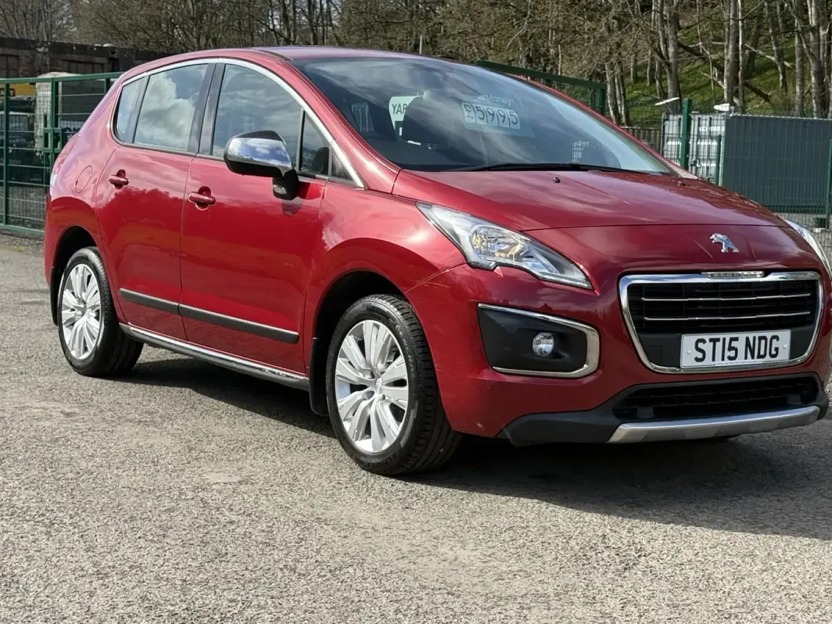 Usado Peugeot 3008 Active 2015 Rojo Familiar