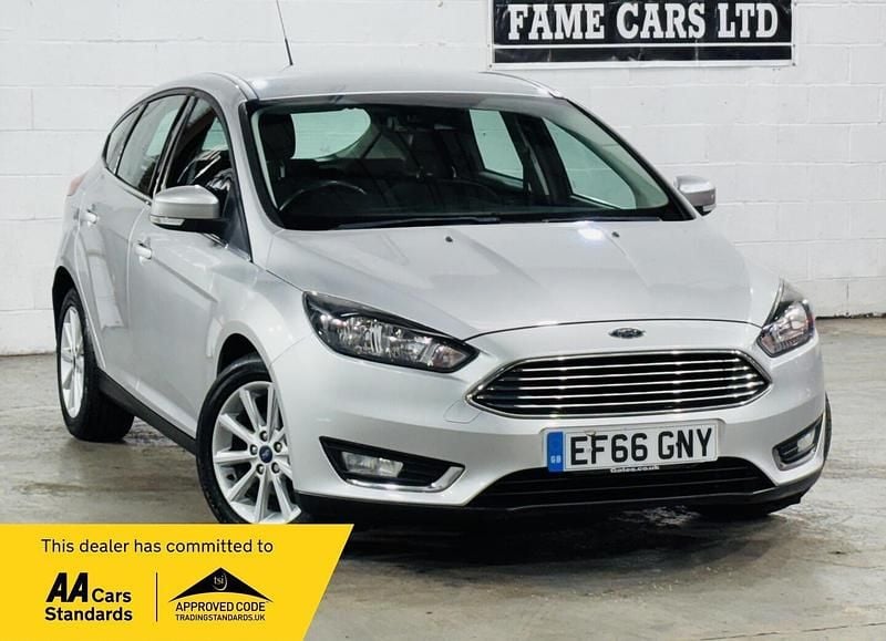 Used Ford Focus Titanium 120 HP (88 kW) 2016 Silver Hatchback