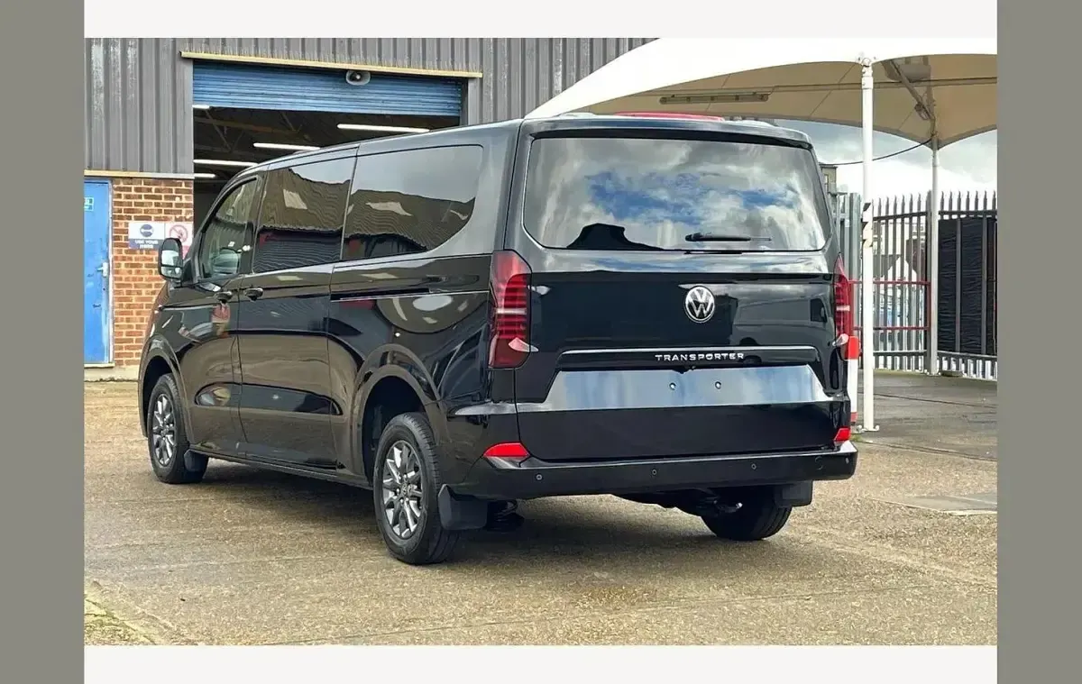 New VW T7 Life 170 HP (125 kW) 2026 Black Van