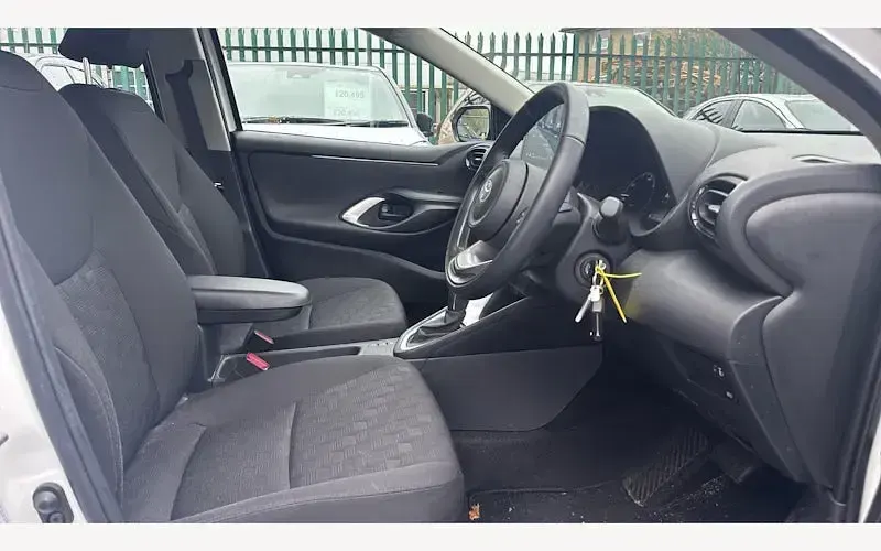 Used Toyota Yaris 116 HP (85 kW) 2024 White Hatchback