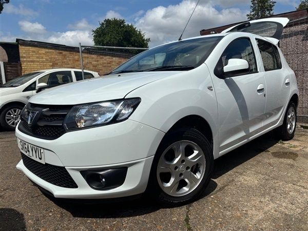 Artic white Used 2014 Dacia Sandero Lauréate Hatchback | £3,295 (Fair price) - Image 1/1