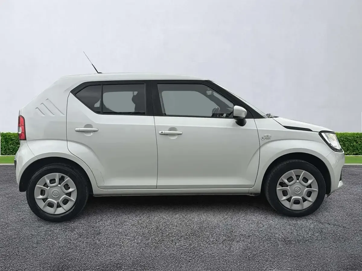 Used Suzuki Ignis SZ3 90 HP (66 kW) 2017 White/black SUV