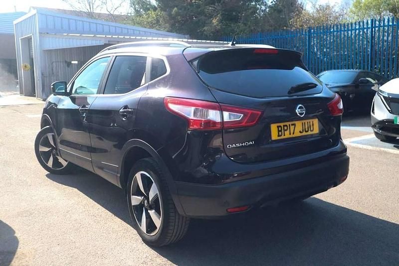 Used Nissan Qashqai N-Vision 115 HP (84 kW) 2017 Black SUV