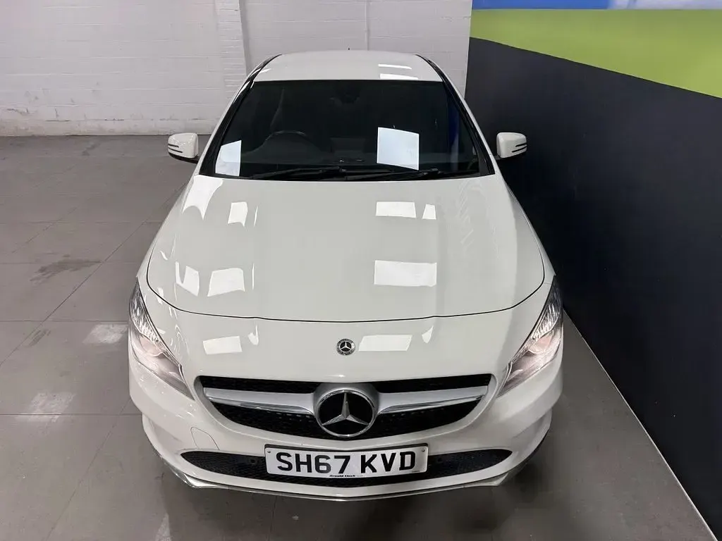 Used Mercedes CLA180 122 HP (89 kW) 2017 White Coupe