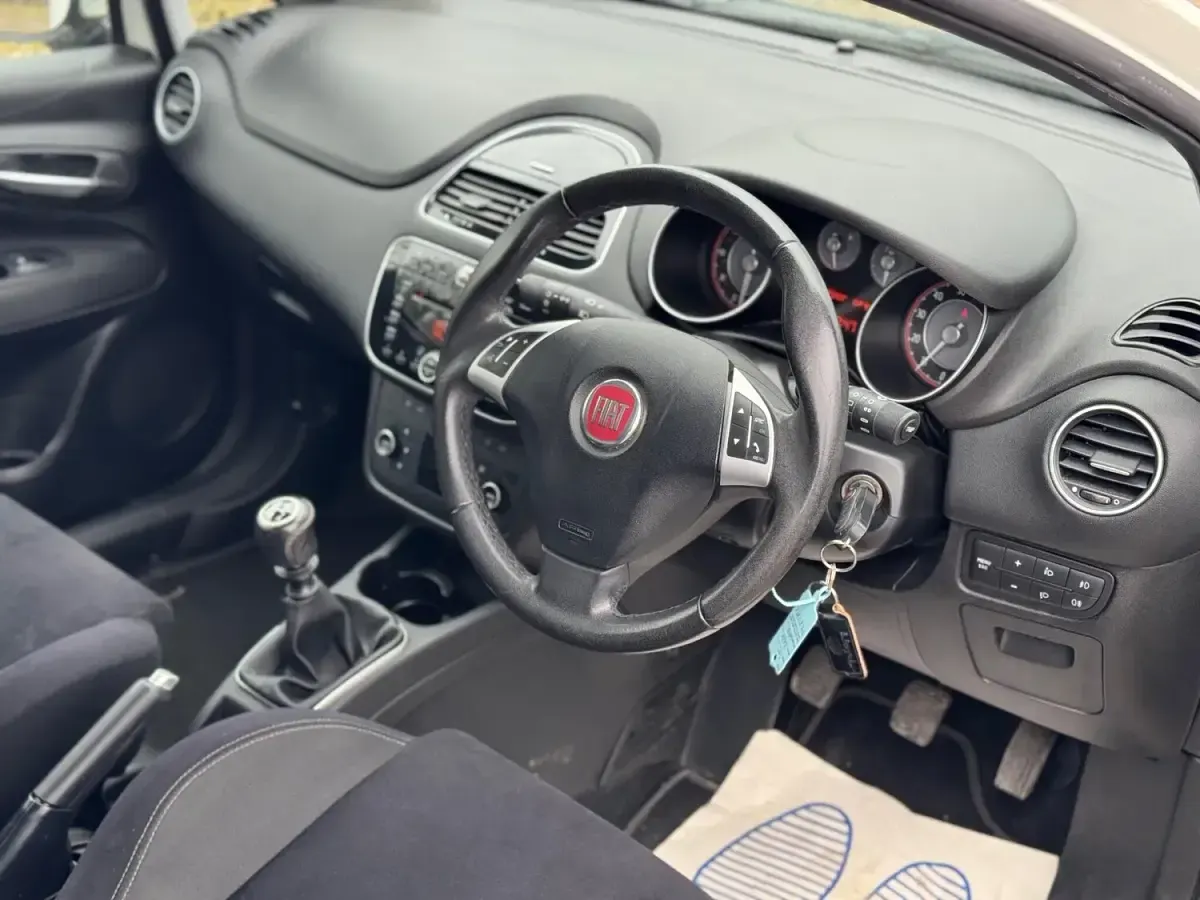 Used Fiat Punto Easy 69 HP (50 kW) 2013 White Hatchback