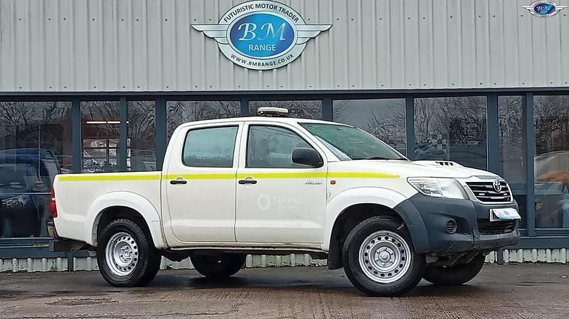 White Used 2016 Toyota HiLux Active Pickup | £7,500 (Super price) - Image 1/4