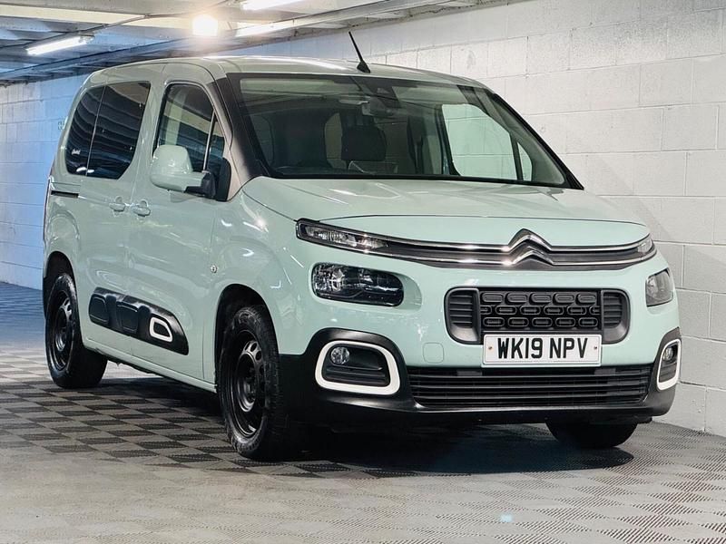 Green Used 2019 Citroën Berlingo Feel MPV | £7,989 (Good price) - Image 1/4
