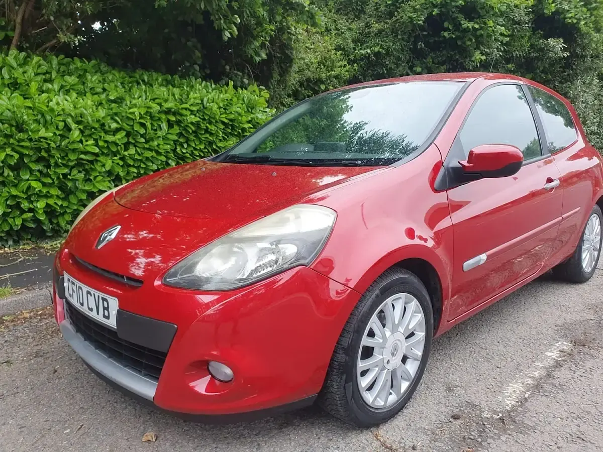 Used Renault Clio II Dynamique 2010 Red Hatchback