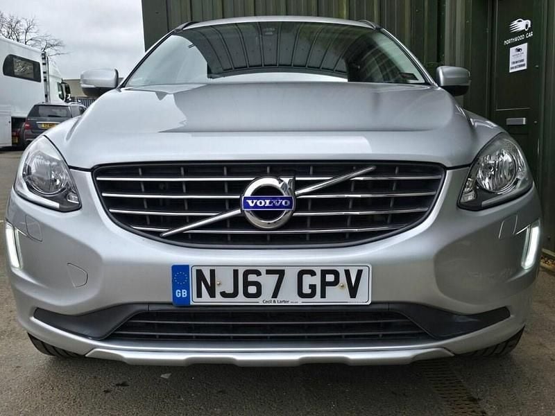 Usado Volvo XC60 SE 190 HP (139 kW) 2017 Prateado SUV